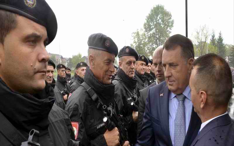 POLICIJSKA UNIFORMA KAO PARAVAN ZA PLJAČKU