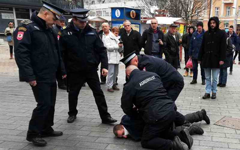 Potvrđuje se da je policija zloupotrijebila moć i nezakonito terorisala narod