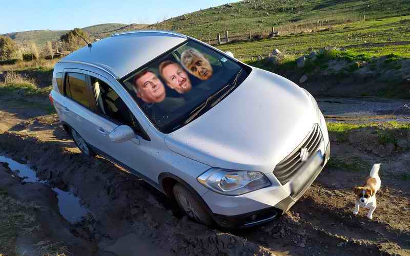 Turiramo u blatu zaglavljeni