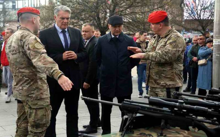 HIJENE SA JAGNJEĆOM KOŽOM